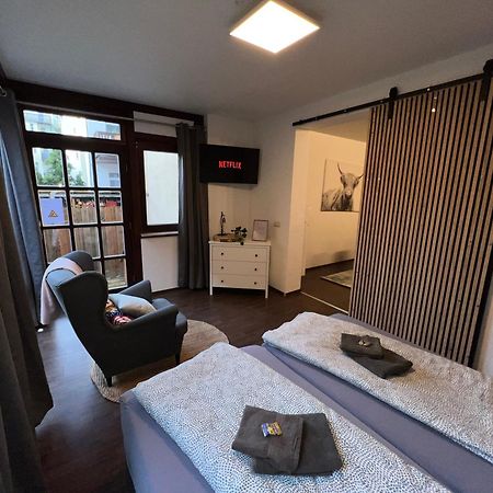 Apartment Humboldt 3 Schlafzimmer,Wifi, Netflix Parken, Terrasse, Klimatisiert, Naehe Zentrum Jena Bagian luar foto