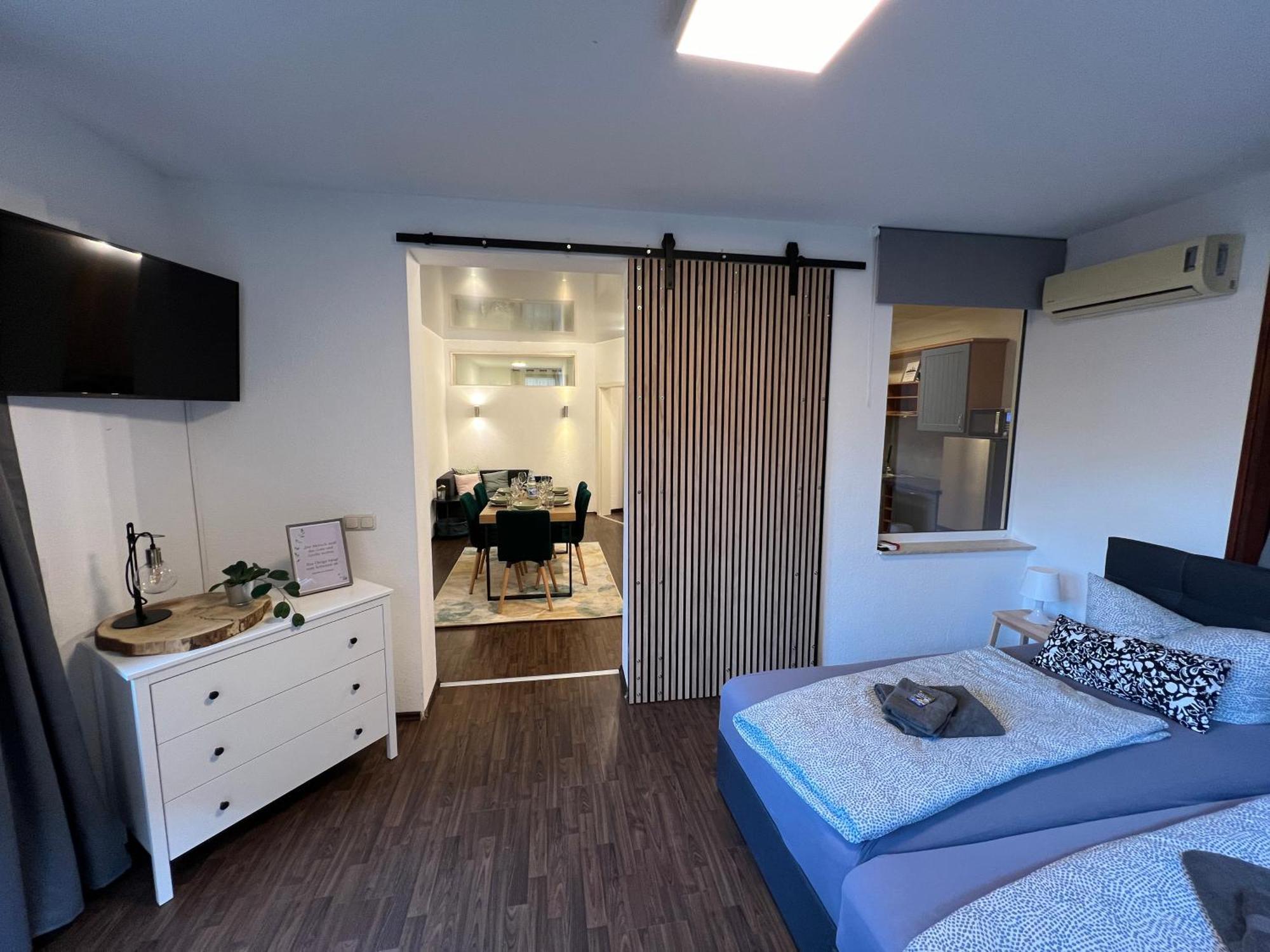 Apartment Humboldt 3 Schlafzimmer,Wifi, Netflix Parken, Terrasse, Klimatisiert, Naehe Zentrum Jena Bagian luar foto