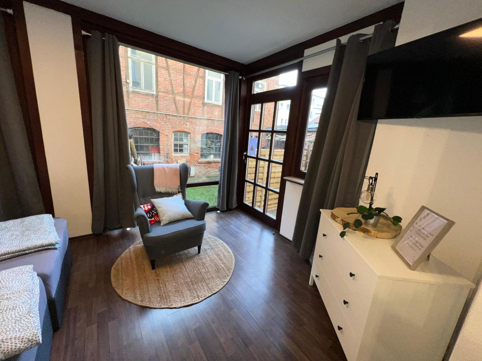 Apartment Humboldt 3 Schlafzimmer,Wifi, Netflix Parken, Terrasse, Klimatisiert, Naehe Zentrum Jena Bagian luar foto
