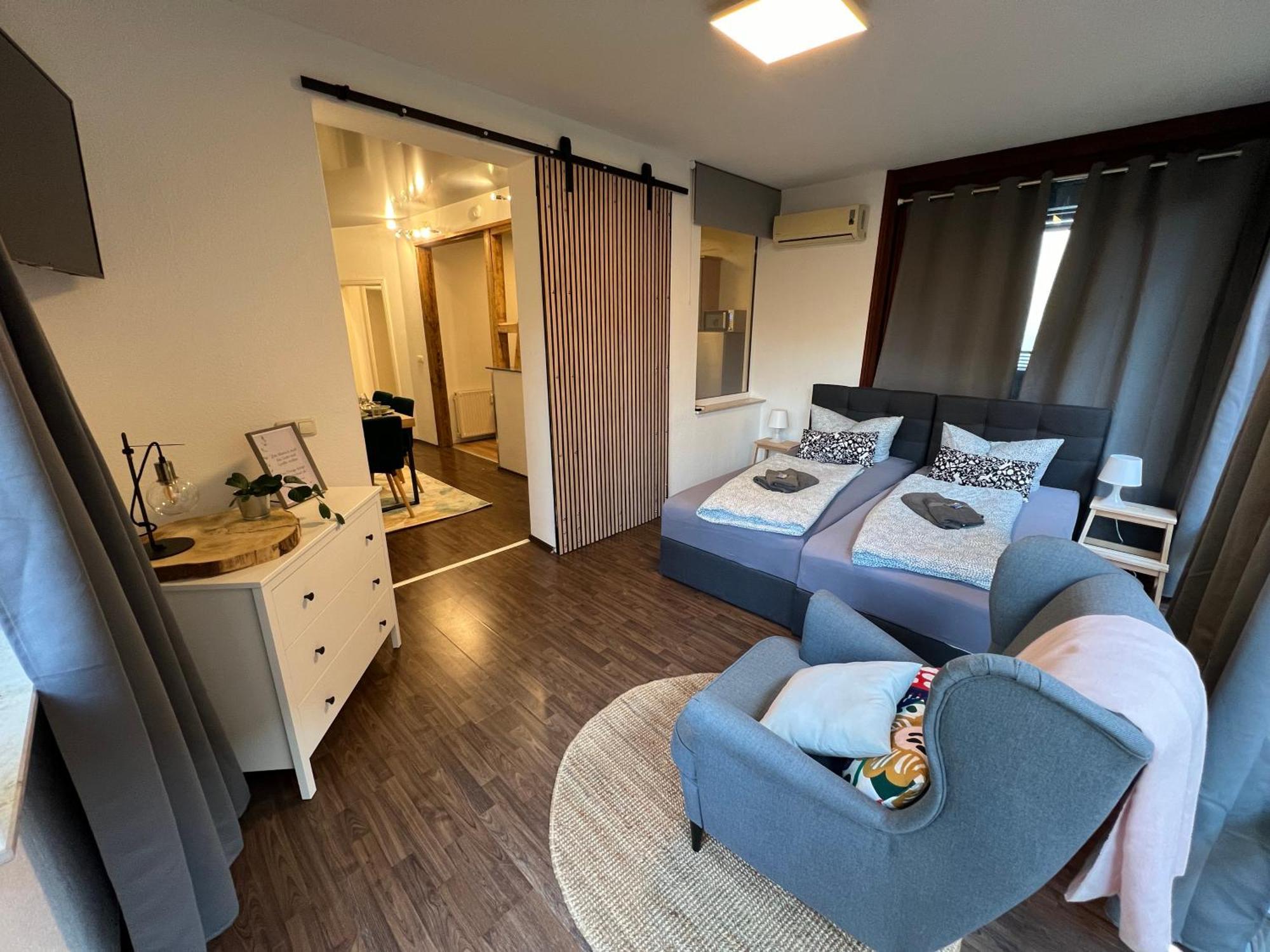 Apartment Humboldt 3 Schlafzimmer,Wifi, Netflix Parken, Terrasse, Klimatisiert, Naehe Zentrum Jena Bagian luar foto