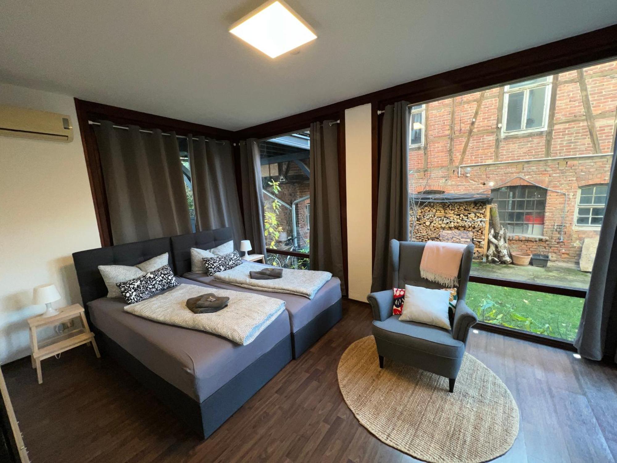 Apartment Humboldt 3 Schlafzimmer,Wifi, Netflix Parken, Terrasse, Klimatisiert, Naehe Zentrum Jena Bagian luar foto