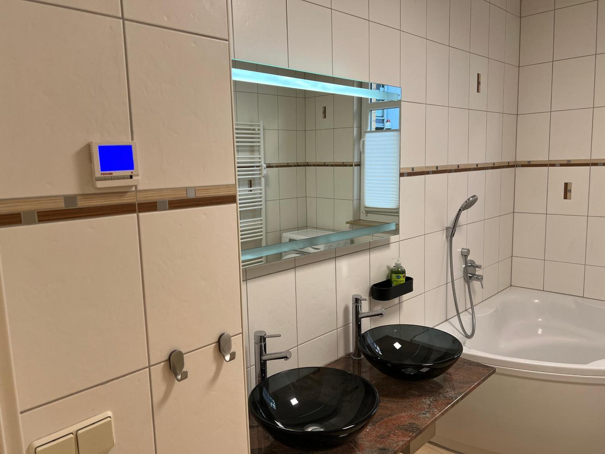 Apartment Humboldt 3 Schlafzimmer,Wifi, Netflix Parken, Terrasse, Klimatisiert, Naehe Zentrum Jena Bagian luar foto