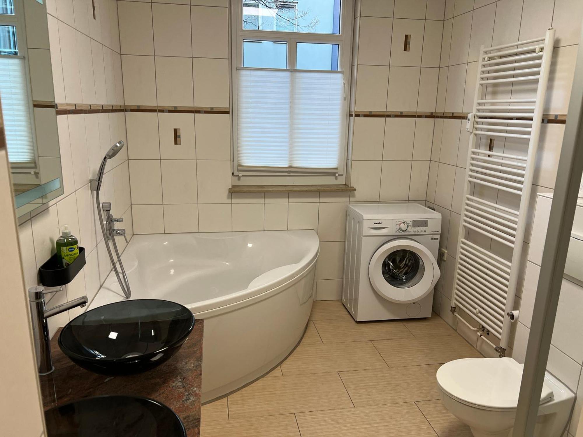 Apartment Humboldt 3 Schlafzimmer,Wifi, Netflix Parken, Terrasse, Klimatisiert, Naehe Zentrum Jena Bagian luar foto