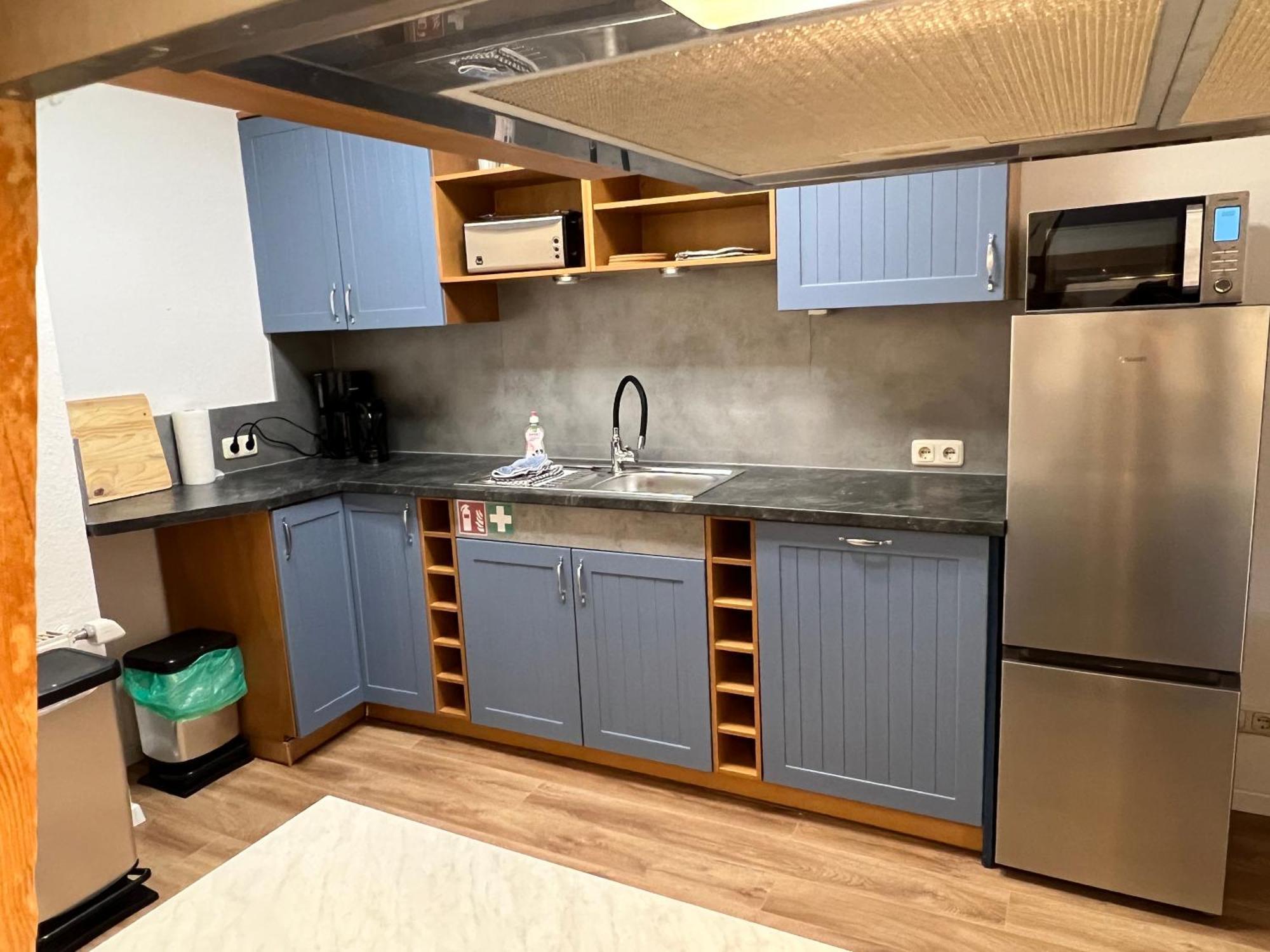 Apartment Humboldt 3 Schlafzimmer,Wifi, Netflix Parken, Terrasse, Klimatisiert, Naehe Zentrum Jena Bagian luar foto