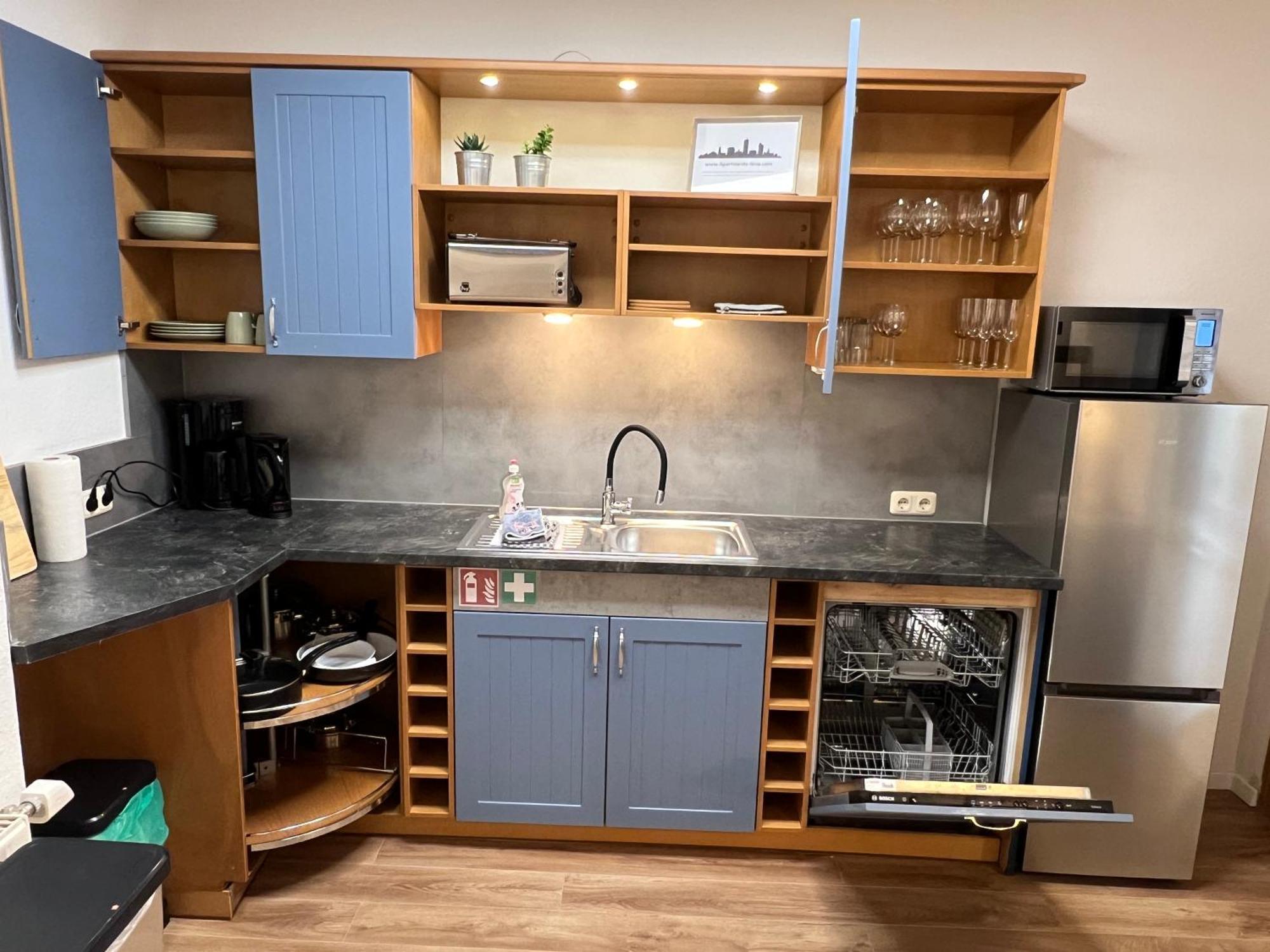 Apartment Humboldt 3 Schlafzimmer,Wifi, Netflix Parken, Terrasse, Klimatisiert, Naehe Zentrum Jena Bagian luar foto